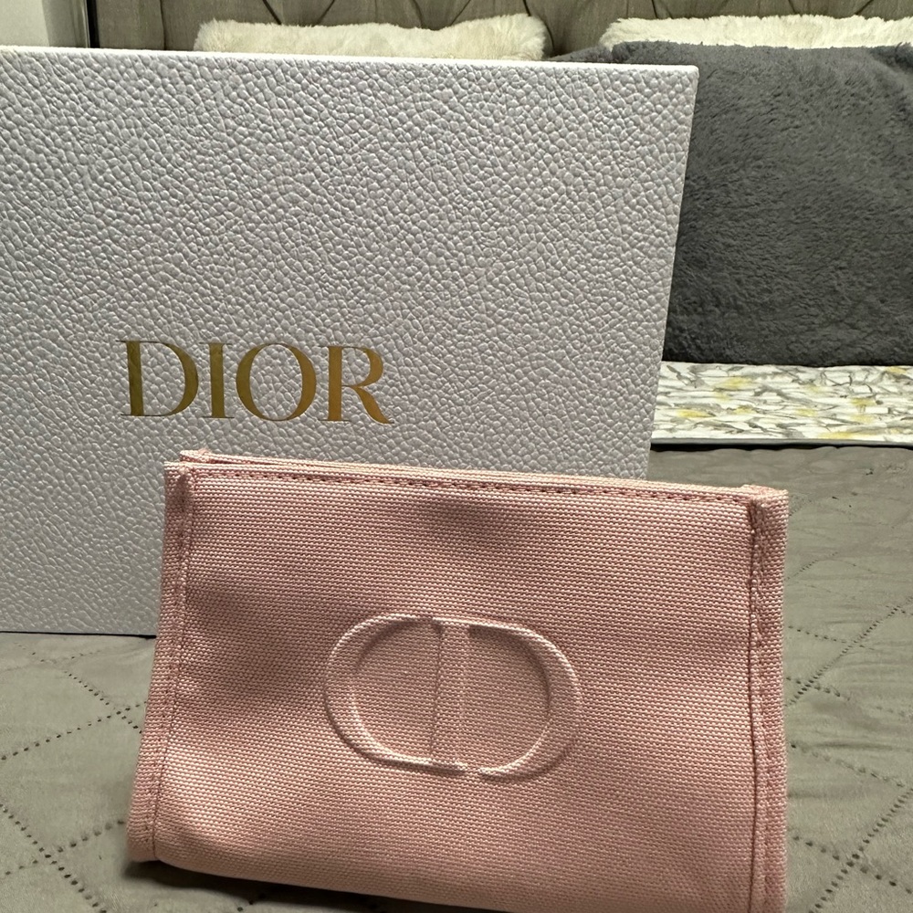 Dior Beauty - makeup pouch
